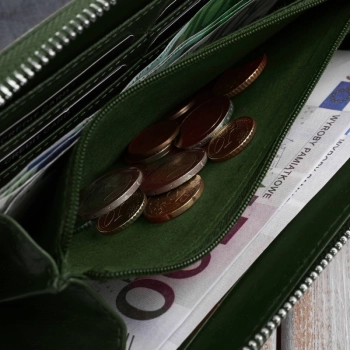 Portfel damski skórzany z tłoczeniem kwiatowym RFID
