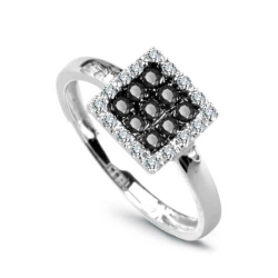 Elegancki kwadratowy pierścionek z diamentami