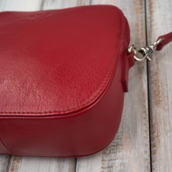 Mała torebka damska skórzana kopertówka na ramię crossbody do ręki czerwona Paolo Peruzzi AY-24-RD