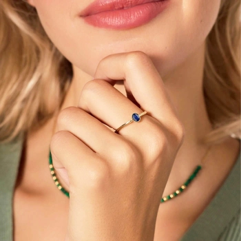 Pierścionek z żółtego złota z szafirem 0,50ct elegancki