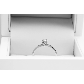 Pierścionek zaręczynowy z diamentem 0.15ct elegancki