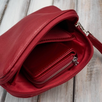 Mała torebka damska skórzana kopertówka na ramię crossbody do ręki czerwona Paolo Peruzzi AY-24-RD