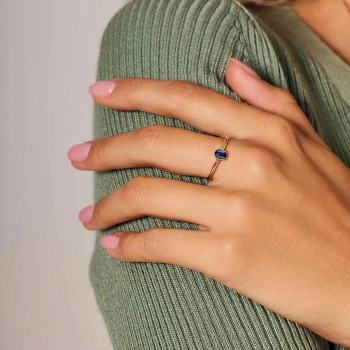 Pierścionek z żółtego złota z szafirem 0,50ct elegancki