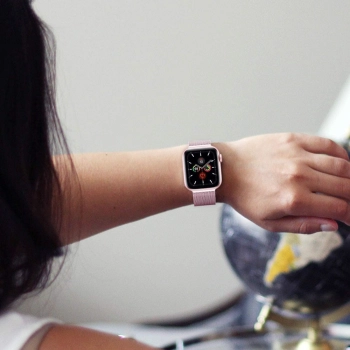 TECH-PROTECT MILANESEBAND APPLE WATCH 6 / 7 / 8 / 9 / 10 / SE / ULTRA 1 / 2 (44 / 45 / 46 / 49 MM) STARLIGHT