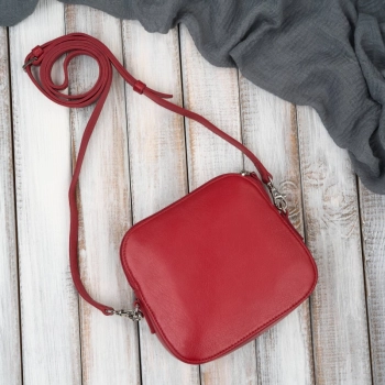 Mała torebka damska skórzana kopertówka na ramię crossbody do ręki czerwona Paolo Peruzzi AY-24-RD